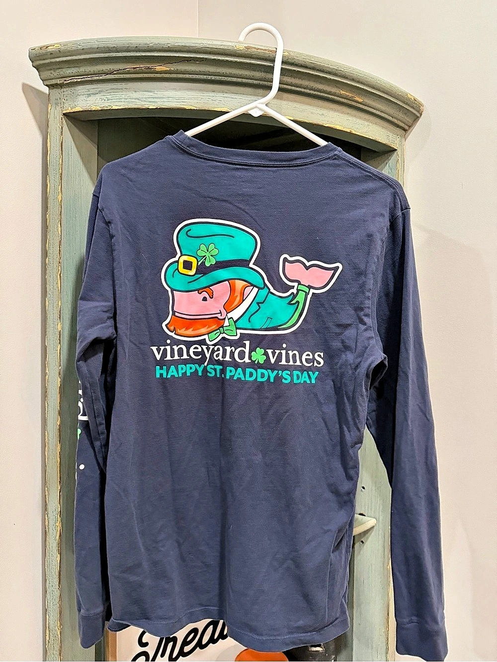 vineyard vines St. Paddy'Small Day Whale Long-Sleeve Pocket Tee Blue Small